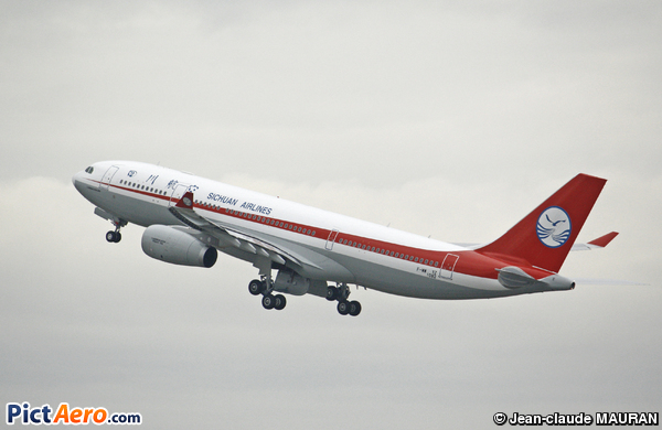 Airbus A330-243 (Sichuan Airlines)