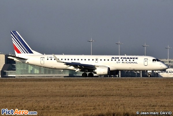 Embraer ERJ-190-100 STD (Régional Airlines)