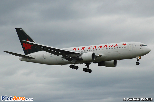 Boeing 767-233 (Air Canada)