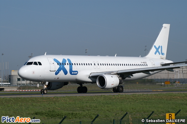 Airbus A320-211 (XL Airways France)