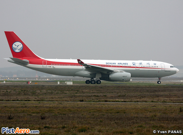 Airbus A330-243 (Sichuan Airlines)