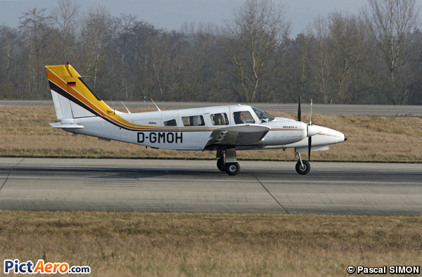 Piper PA-34-200T Seneca II (Cirrus Flight Training)