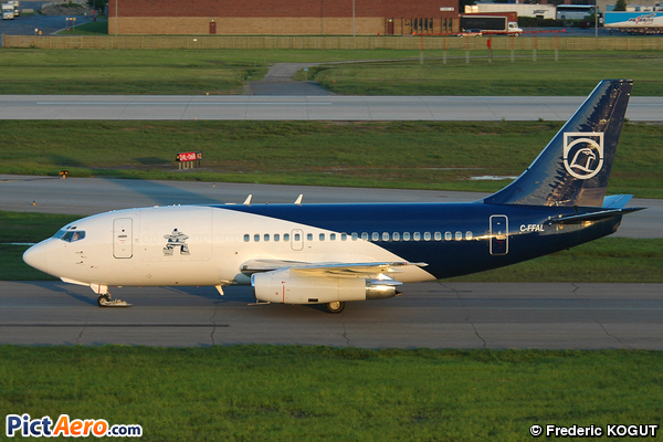 Boeing 737-2R8C Adv (Xstrata Canada Corporation)