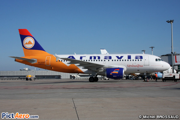 Airbus A319-111 (Armavia)