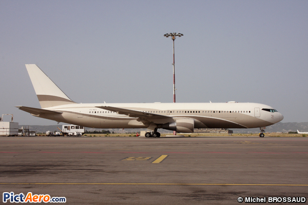 Boeing 767-33A/ER (Global Jet Luxembourg)