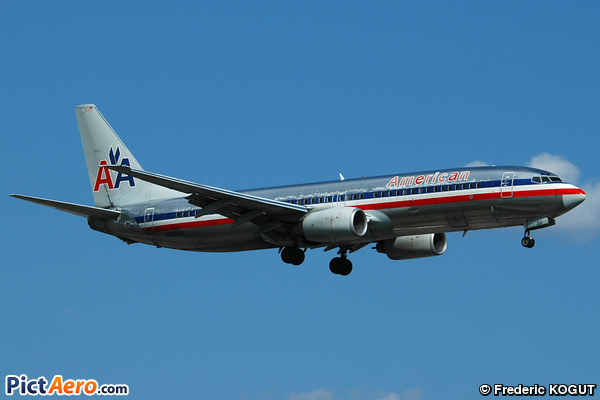 Boeing 737-823 (American Airlines)