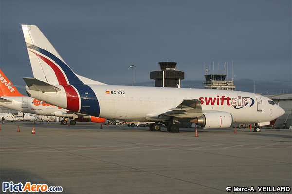 Boeing 737-375/F (Swiftair)