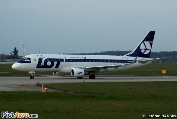 Embraer ERJ-170LR (LOT Polish Airlines)