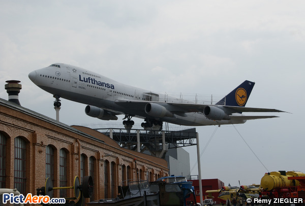 Boeing 747-230BM (Lufthansa)