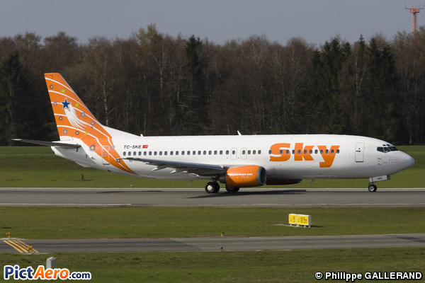Boeing 737-4Q8 (Sky Airlines)