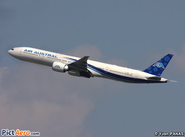 Boeing 777-3Q8/ER (Air Austral)