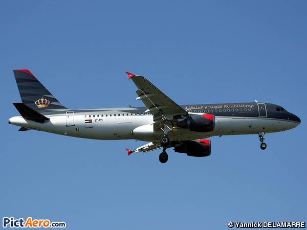 Airbus A320-212 (Royal Wings Airlines)