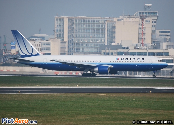 Boeing 767-322/ER (United Airlines)