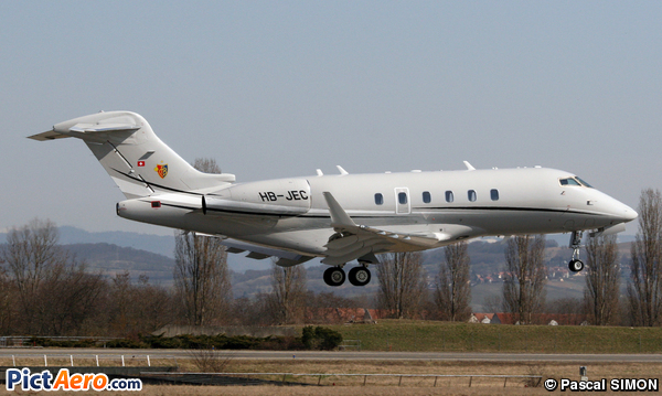 Bombardier BD-100-1A10 Challenger 300 (AT Airtaxi AG)