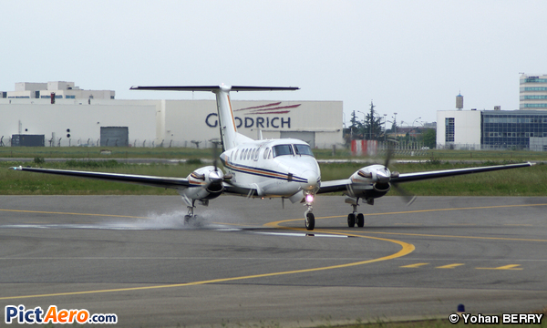 Beech Super King Air 200 (Aéro Vision SARL)