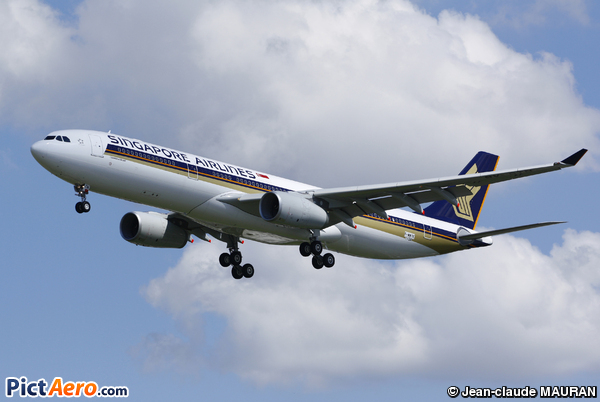Airbus A330-302 (Singapore Airlines)