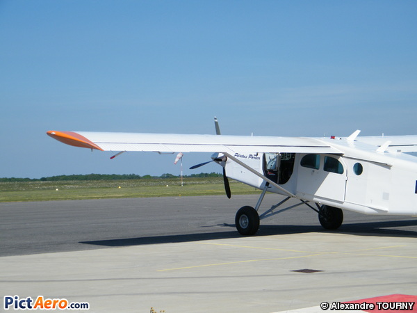 Pilatus PC-6/B2-H2 Turbo Porter (aérodrome de meucon pontivy)