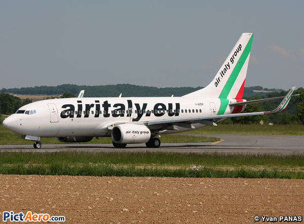 Boeing 737-7GL (Air Italy)