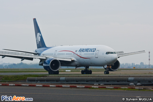 Boeing 777-2Q8/ER (Aeroméxico)