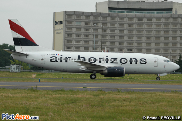 Boeing 737-329 (Air Horizons)