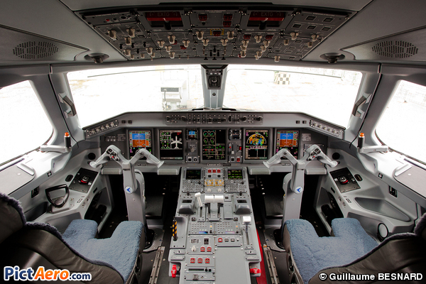 Embraer 190 Lineage 1000 (Embraer)