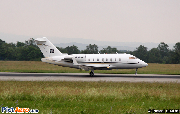 Canadair CL-600-2B16 Challenger 604 (Princely Jets)