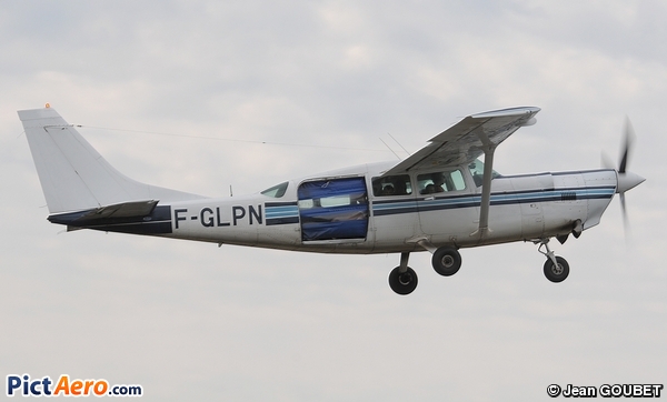 Cessna 207 SOLOY TURBINE PAC (WAFOU Para Arcachon)
