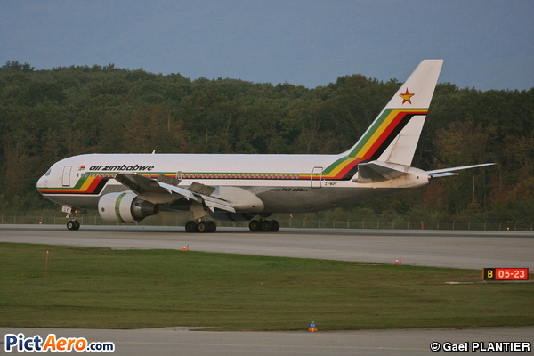 Boeing 767-2N0/ER (Air Zimbabwe)