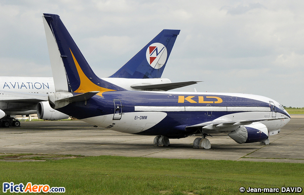 Boeing 737-33A (KD Avia)