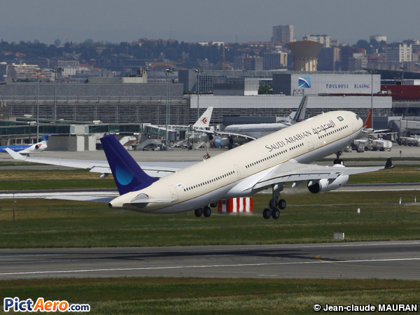 Airbus A330-223 (Saudi Arabian Airlines)