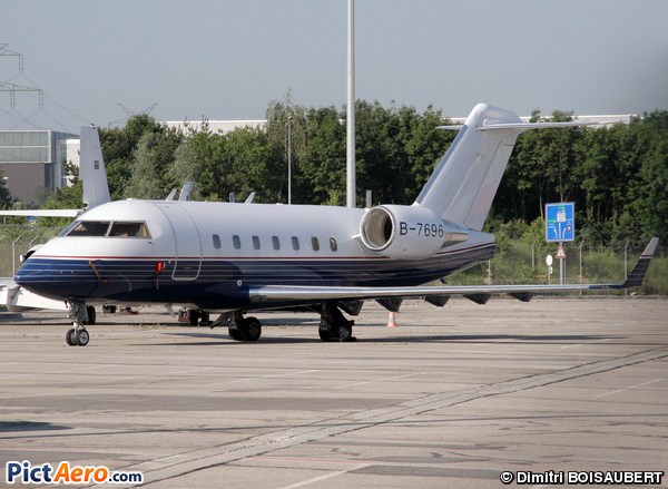 Canadair CL-600-2B16 Challenger 604 (ZYB Lily Jet)