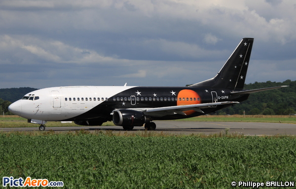 Boeing 737-3L9/QC (Titan Airways)
