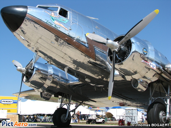 Douglas DC-3C (DC3 Entertainment)