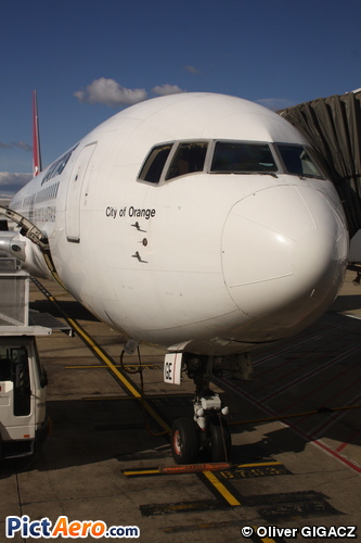 Boeing 767-338/ER (Qantas)