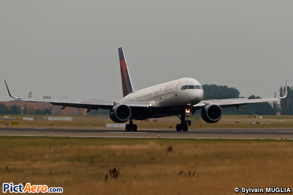 Boeing 757-231/WL (Delta Air Lines)