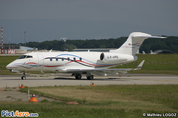 Bombardier BD-100-1A10 Challenger 300 (Global Jet Luxembourg)