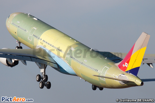 Airbus A330-323E (Asiana Airlines)