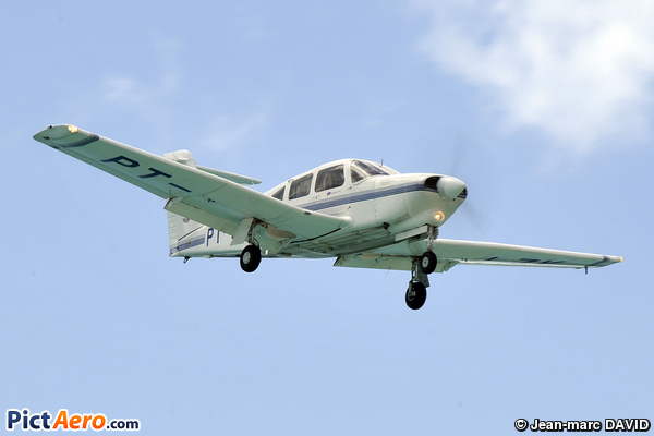 Piper PA-28 RT-201T Turbo Arrow IV (Central Medica Clinicor)