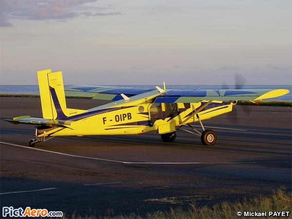 Pilatus PC-6/B2-H2 Turbo Porter (Para-club de Bourbon-CEP de la Réunion)
