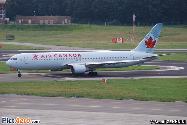Boeing 767-38E/ER (Air Canada Rouge)