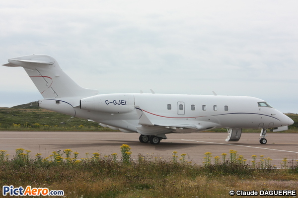 Bombardier BD-100-1A10 Challenger 300 (Private / Privé)