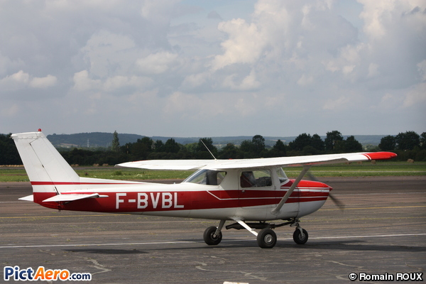 Cessna 150L (Union aéronautique du Centre)