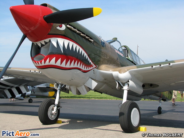 Curtiss P-40E Warhawk (Private / Privé)