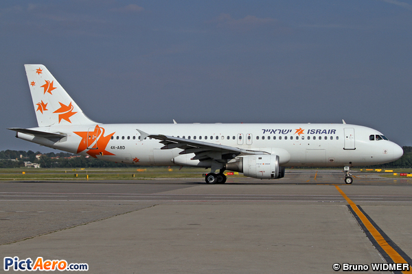 Airbus A320-211 (Israir)