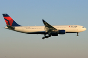 Airbus A330-223 (N856NW)