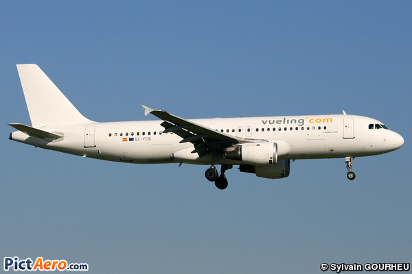 Airbus A320-211 (Vueling Airlines)
