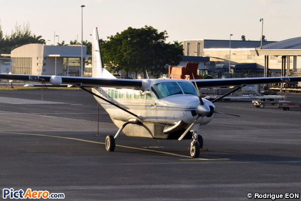 Cessna 208B Grand Caravan (Optique Médicale Industrielle - OMI)
