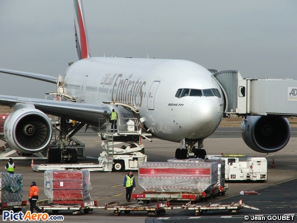Boeing 777-21H/ER (Emirates)