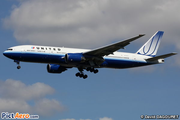 Boeing 777-222/ER (United Airlines)