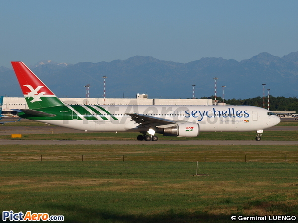 Boeing 767-304/ER  (Air Seychelles)